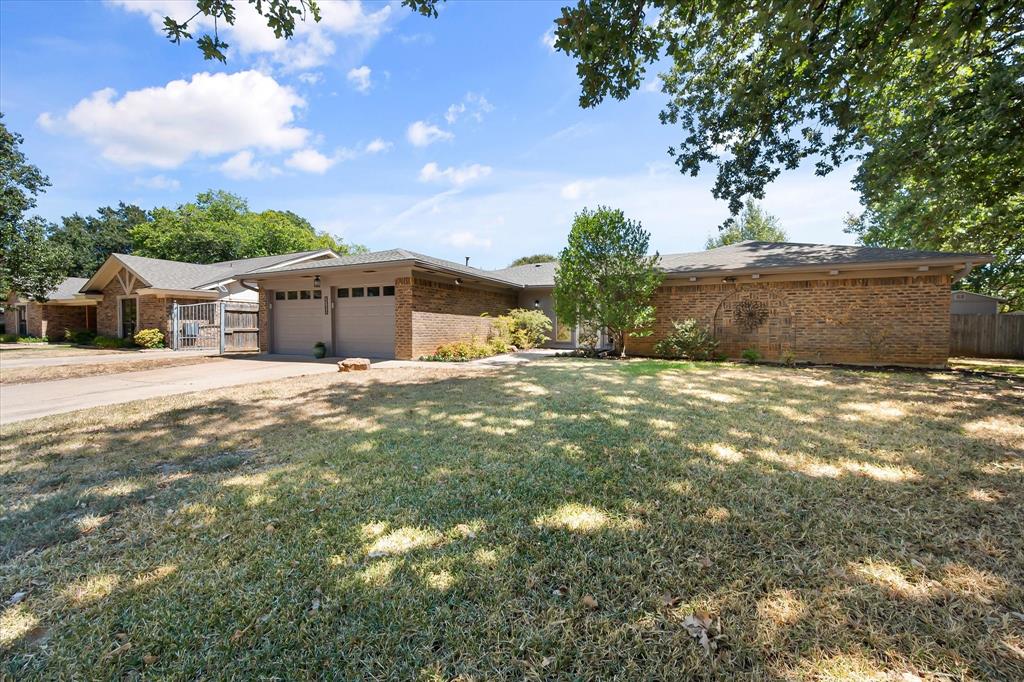 2709 Burnwood Court Property Photo 3