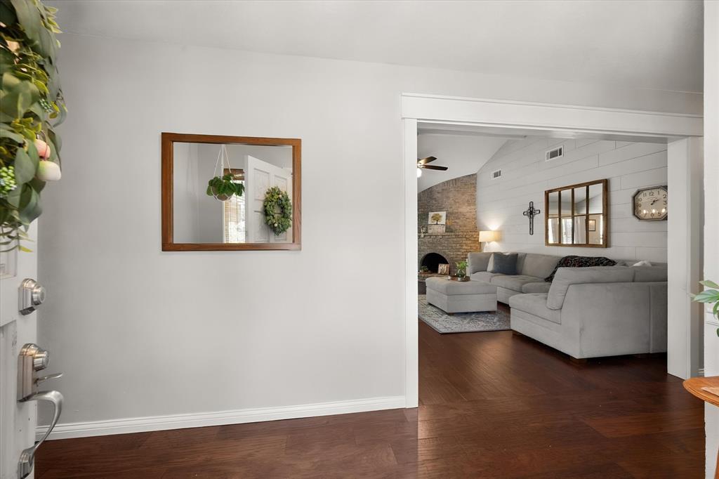 2709 Burnwood Court Property Photo 4