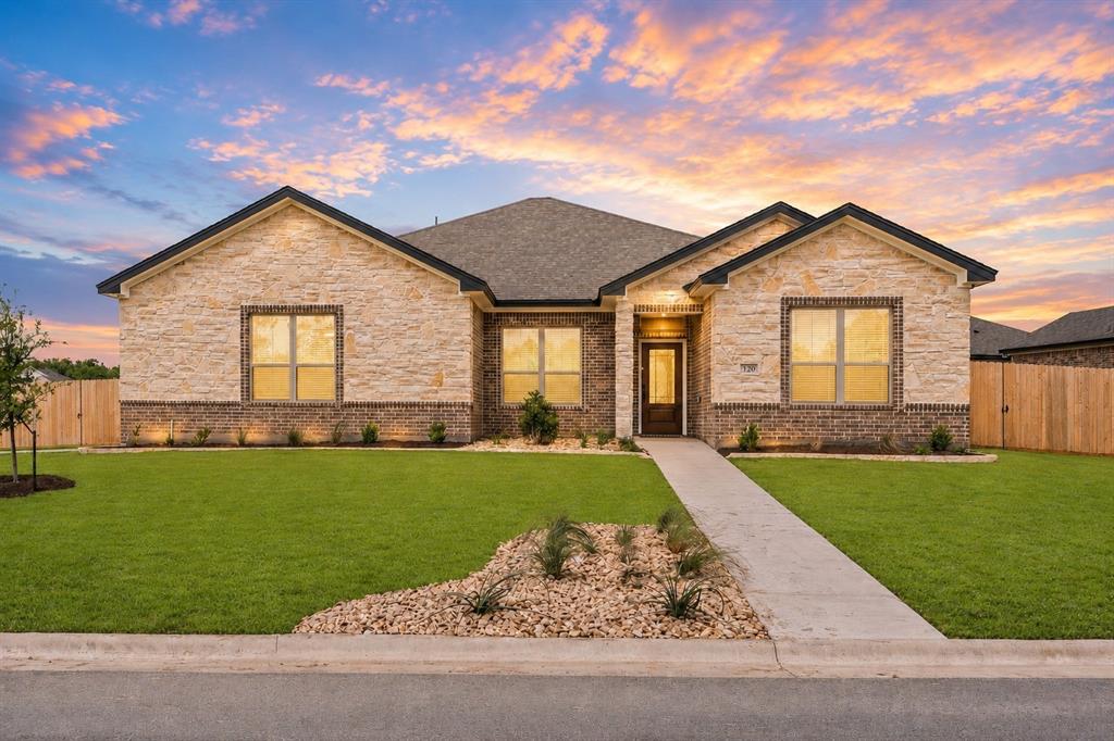 126 Lasso Loop Property Photo 1