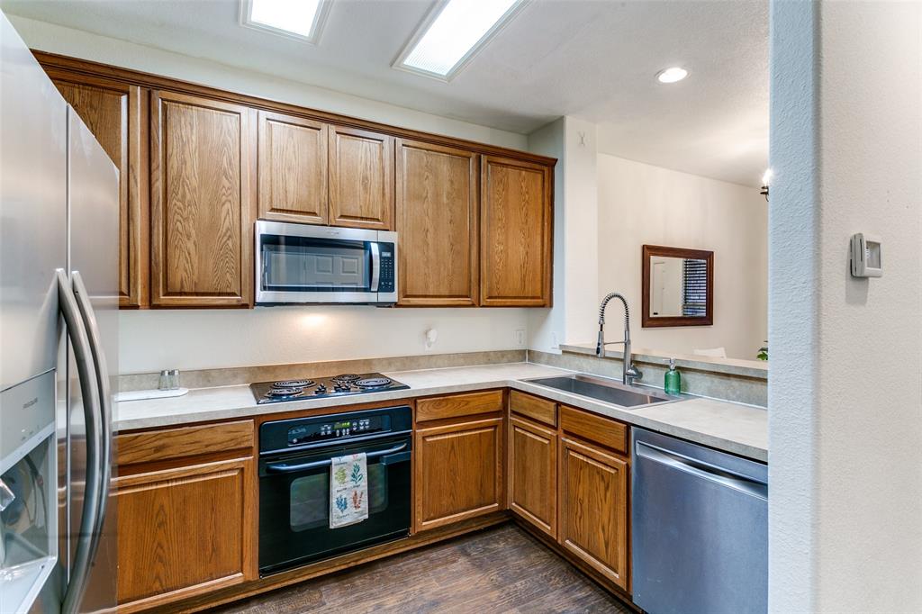 180 Leonard Street Property Photo 10