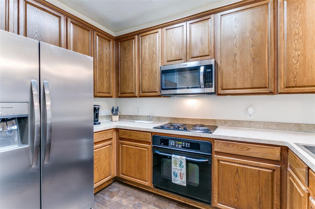 180 Leonard Street Property Photo 11