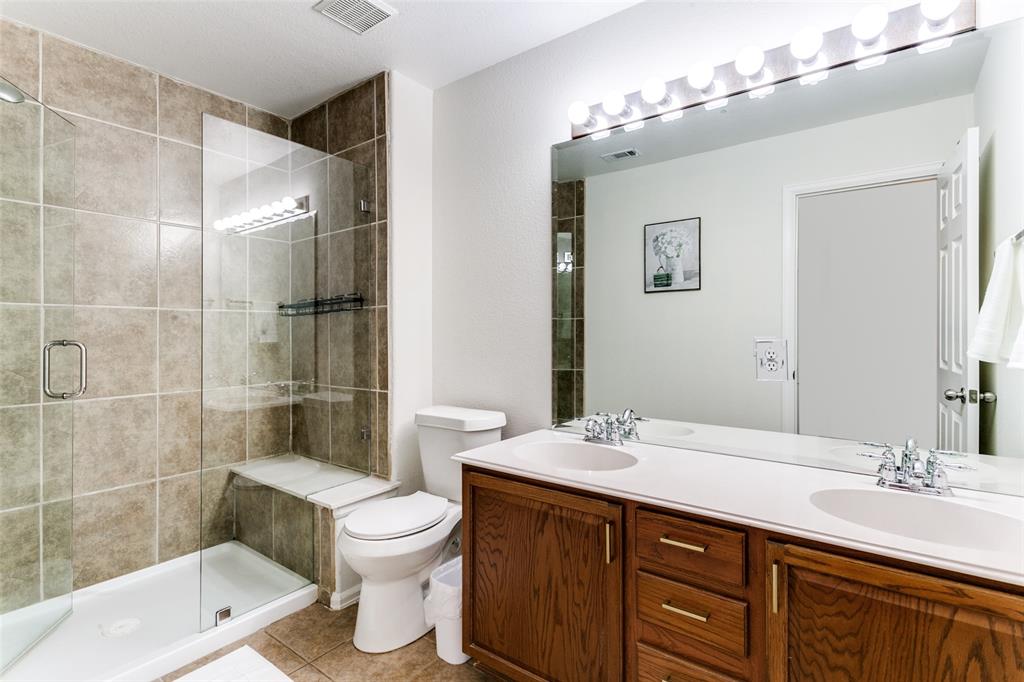 180 Leonard Street Property Photo 15