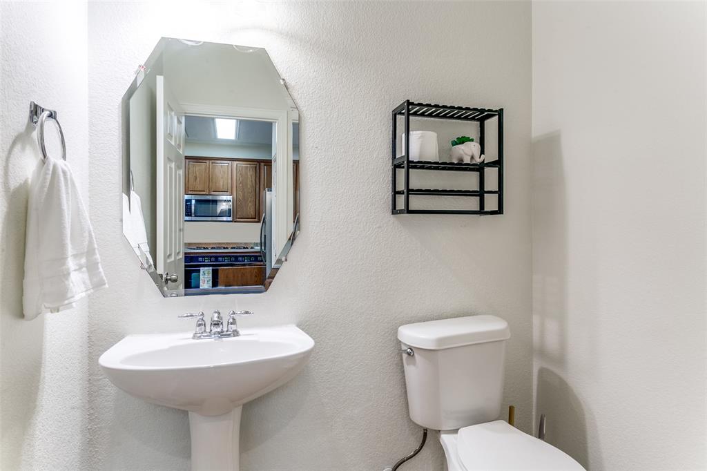 180 Leonard Street Property Photo 17