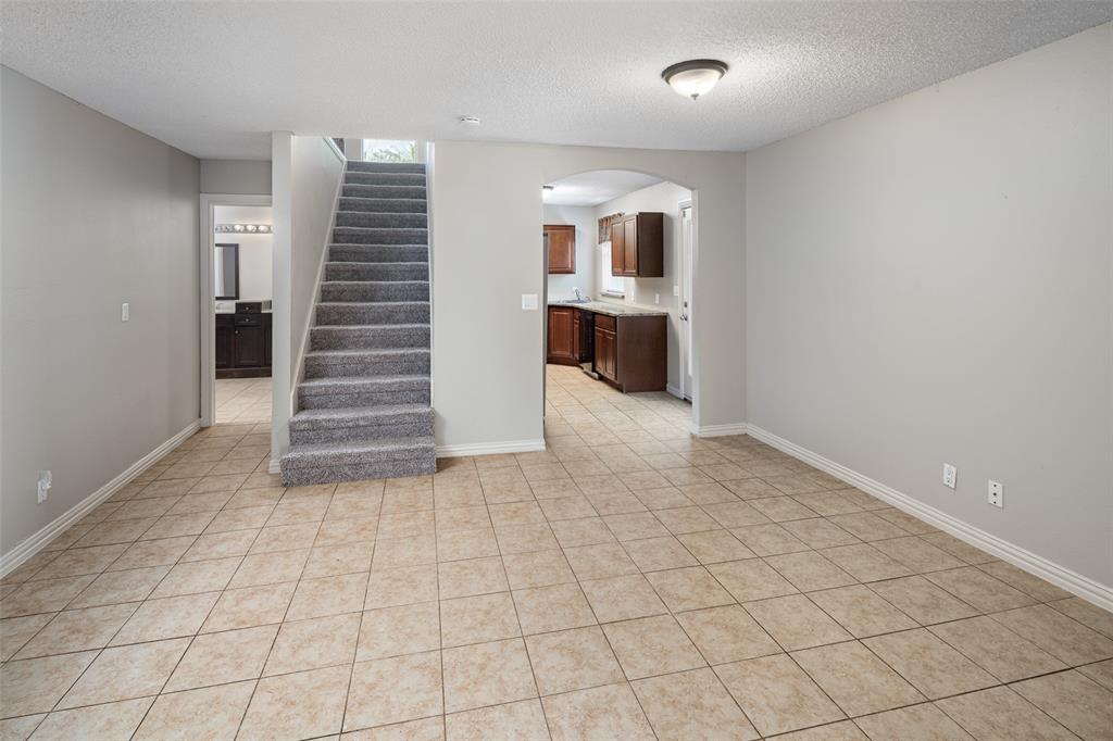 311 E Walnut Street Property Photo 16