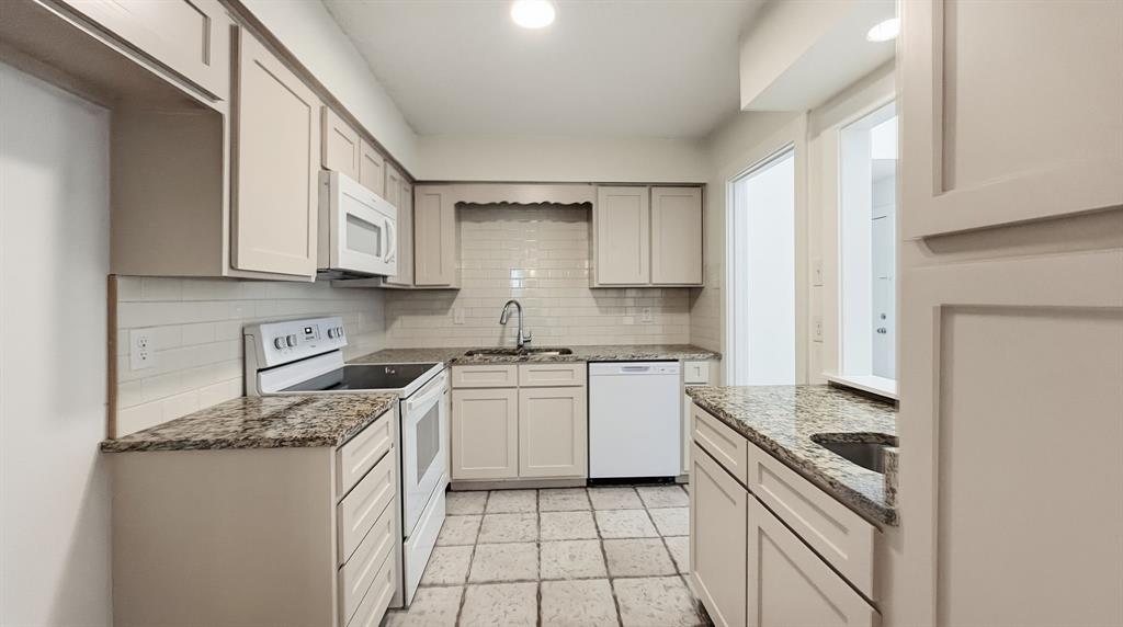 12550 Fireglow Walk Property Photo 12