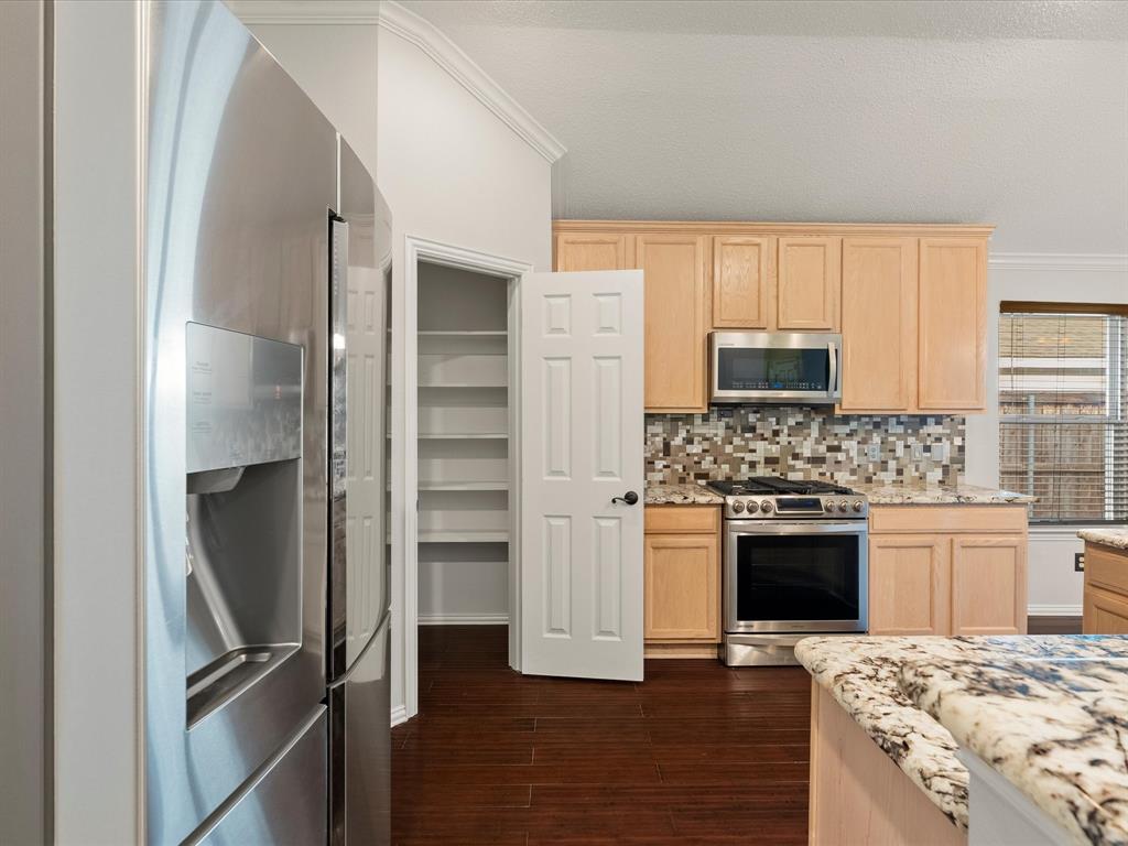 6401 Candletree Lane Property Photo 2