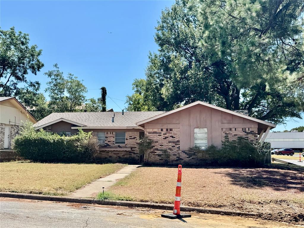 1114 Paula Drive Property Photo 1
