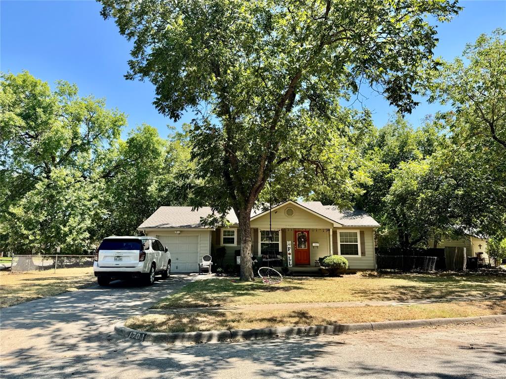 1701 Stewart Drive Property Photo 1