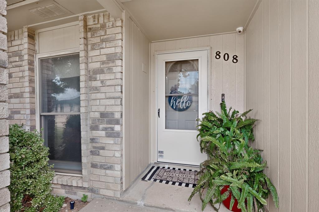 808 Rushmore Lane Property Photo 4