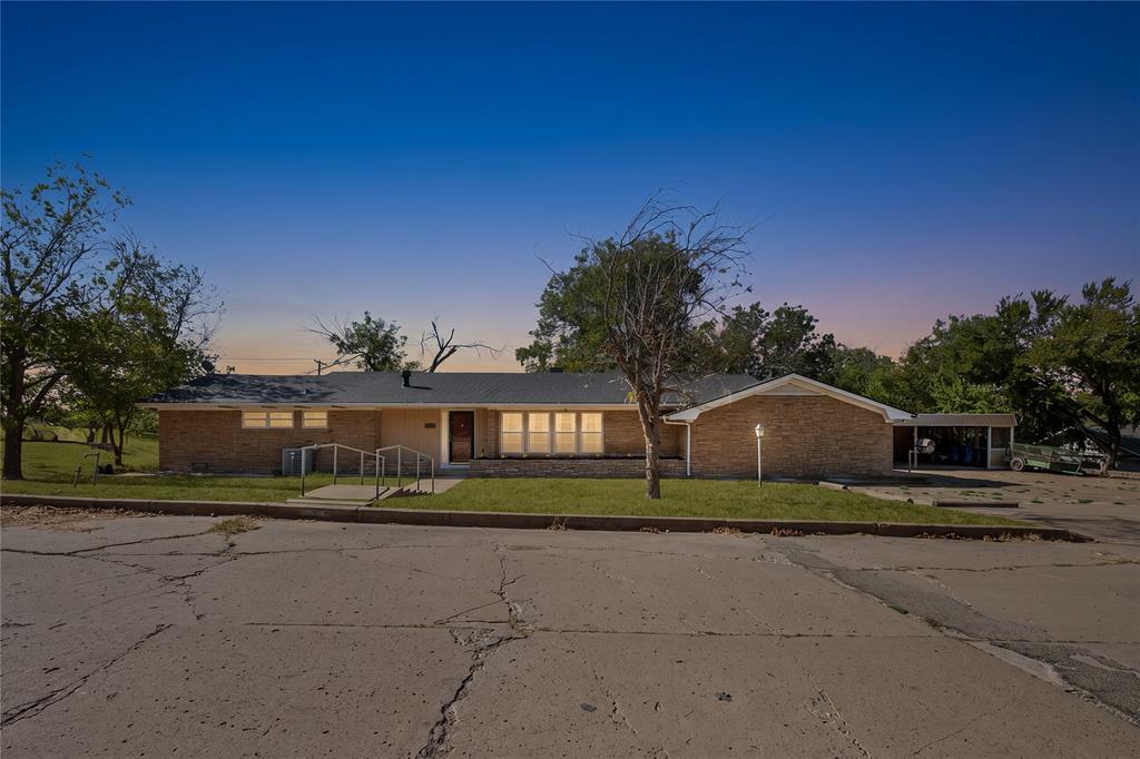 1011 E Connell Street Property Photo 1