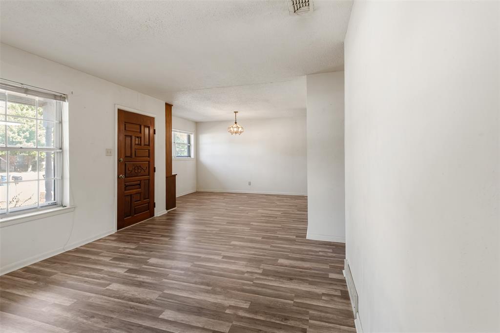 2409 Mccormick Street Property Photo 2