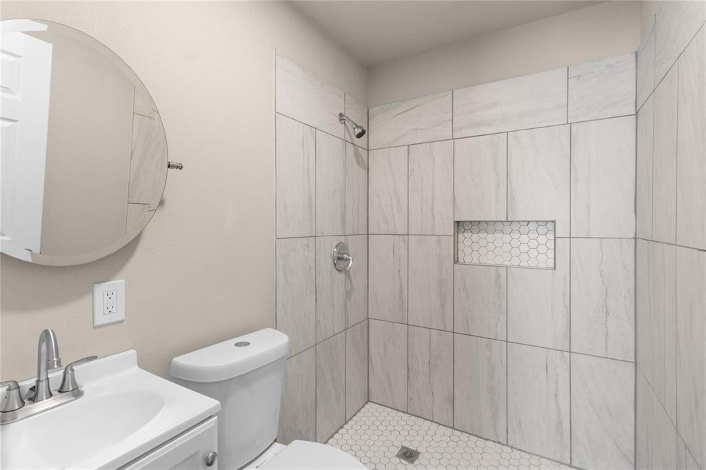 2907 Clinton Avenue Property Photo 6