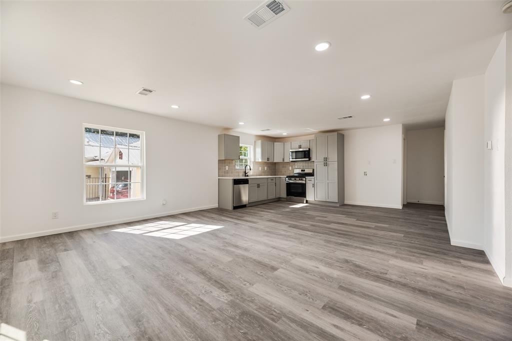 2820 Vinnie Street Property Photo 6