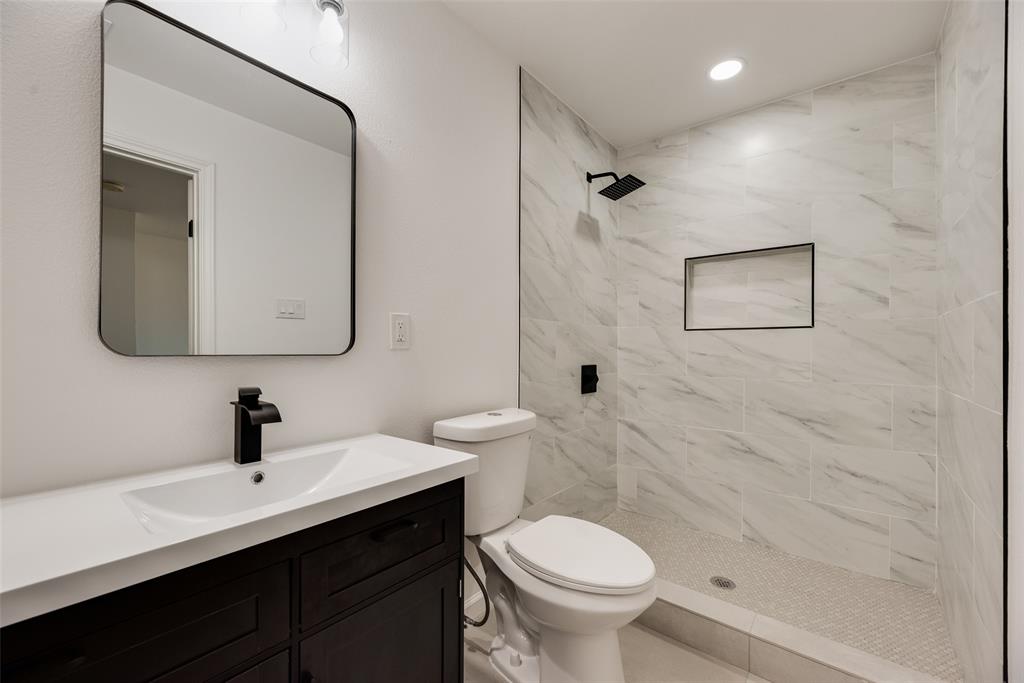 2820 Vinnie Street Property Photo 10