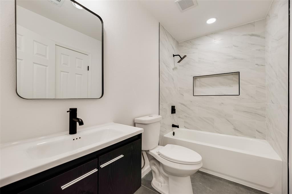 2820 Vinnie Street Property Photo 15