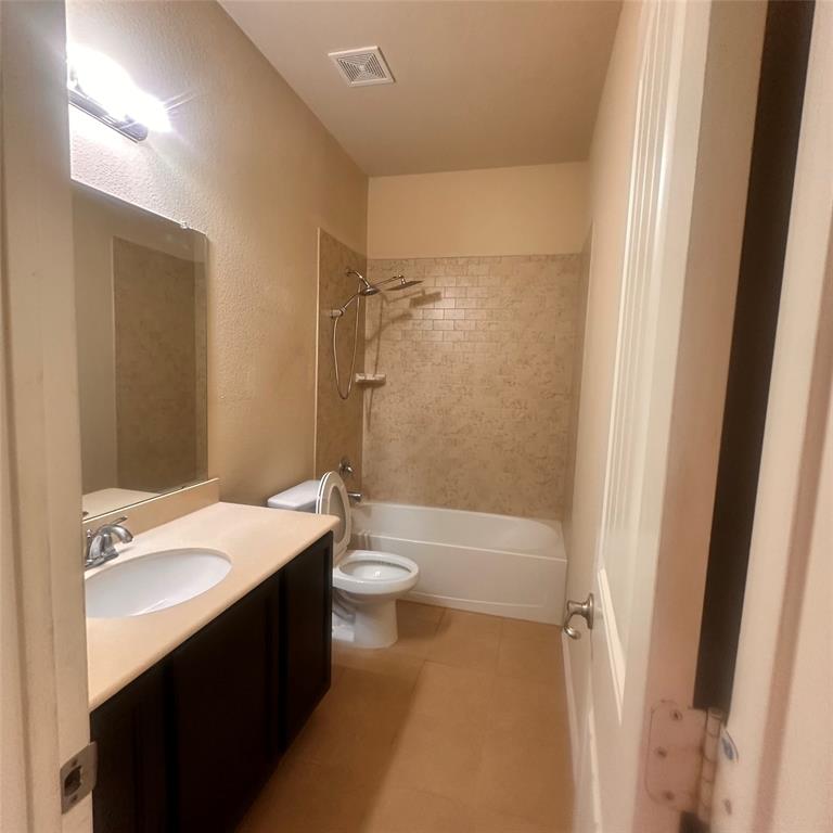 708 Westgate Court Property Photo 5
