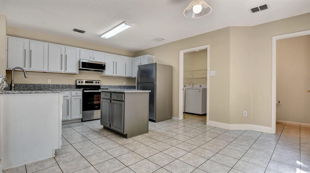 1605 Southridge Lane Property Photo 4