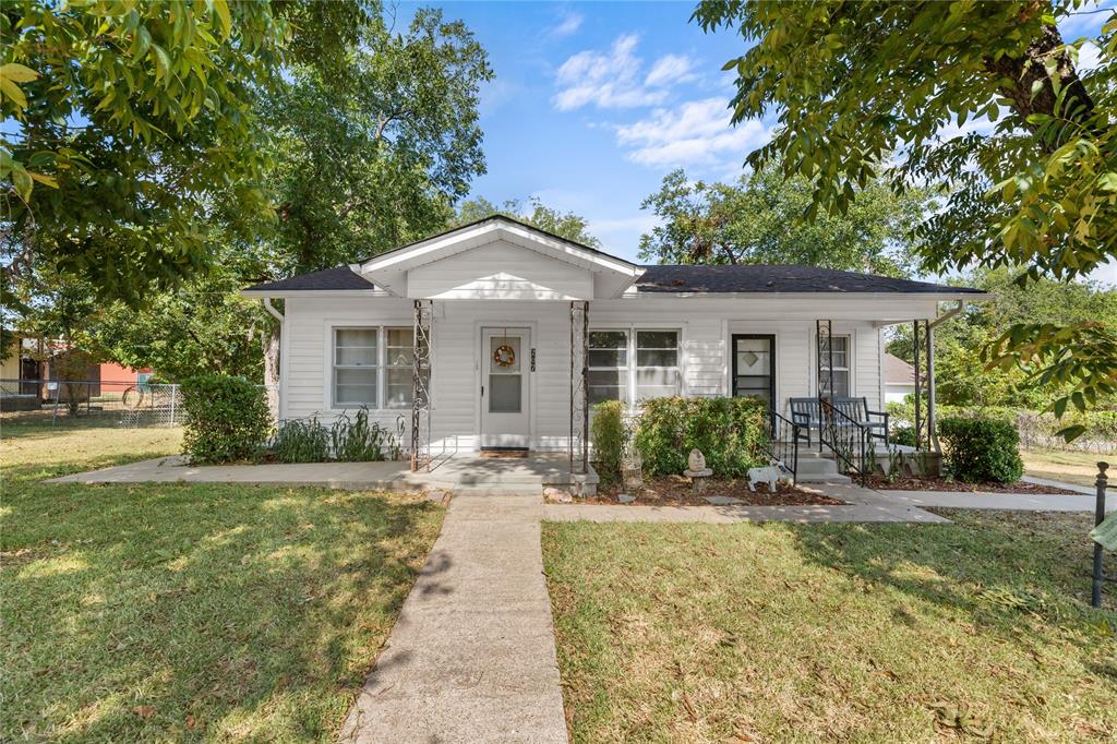 207 S Erath Property Photo 1
