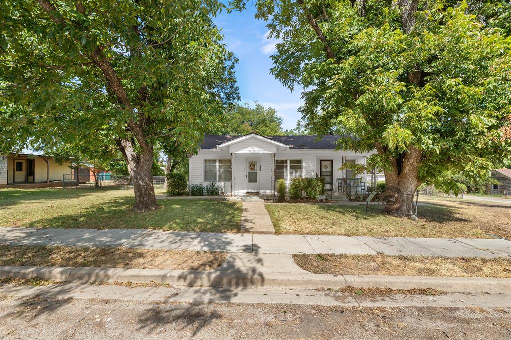 207 S Erath Property Photo 2