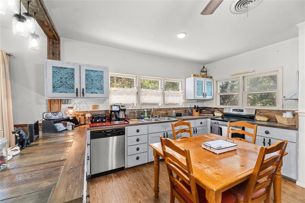 207 S Erath Property Photo 12