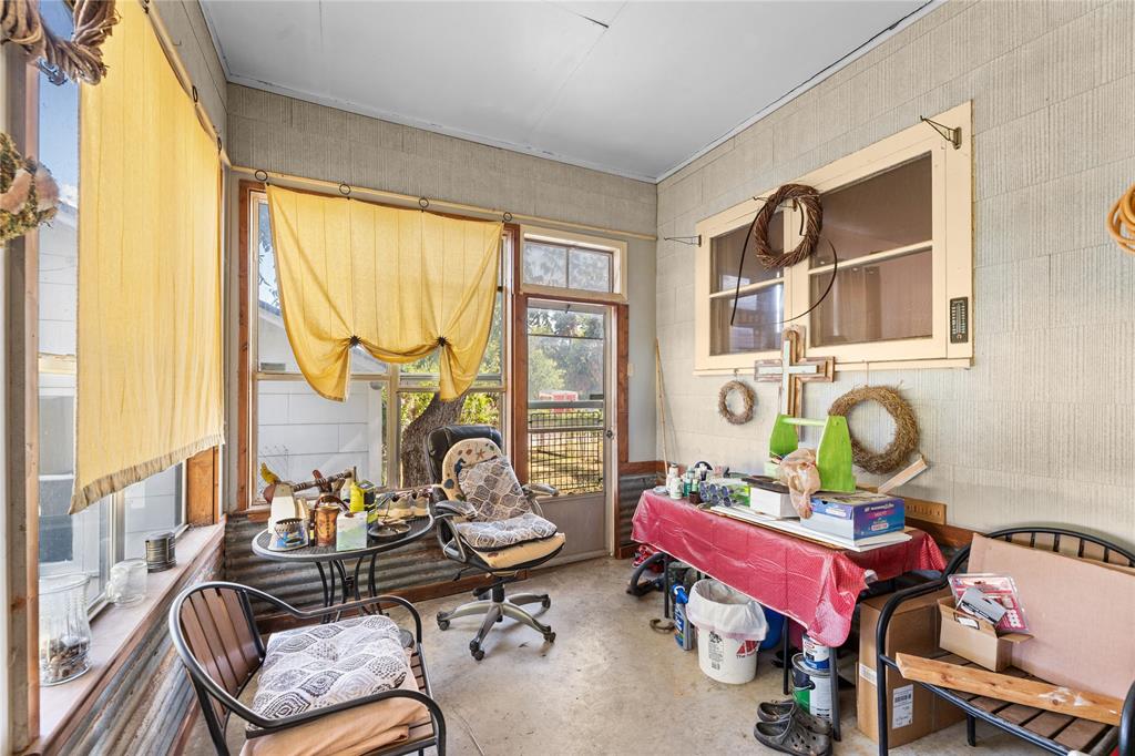 207 S Erath Property Photo 19