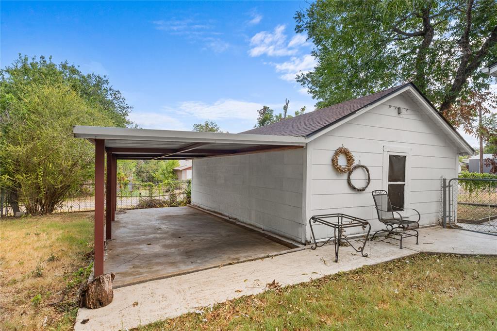 207 S Erath Property Photo 22