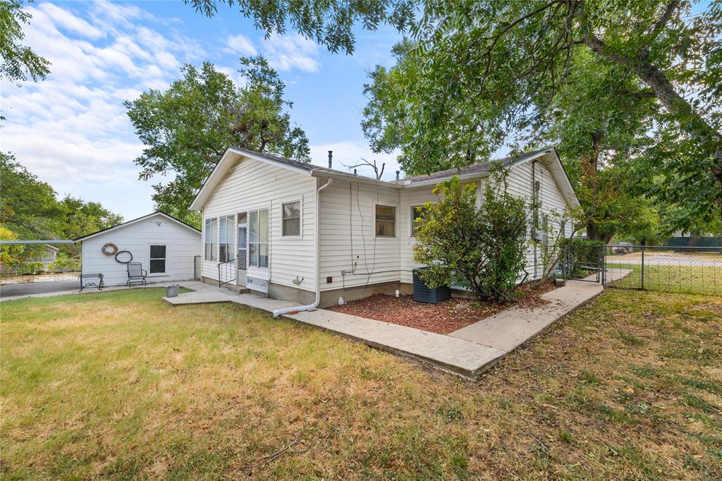 207 S Erath Property Photo 24