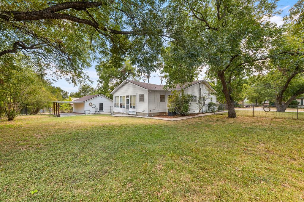 207 S Erath Property Photo 25