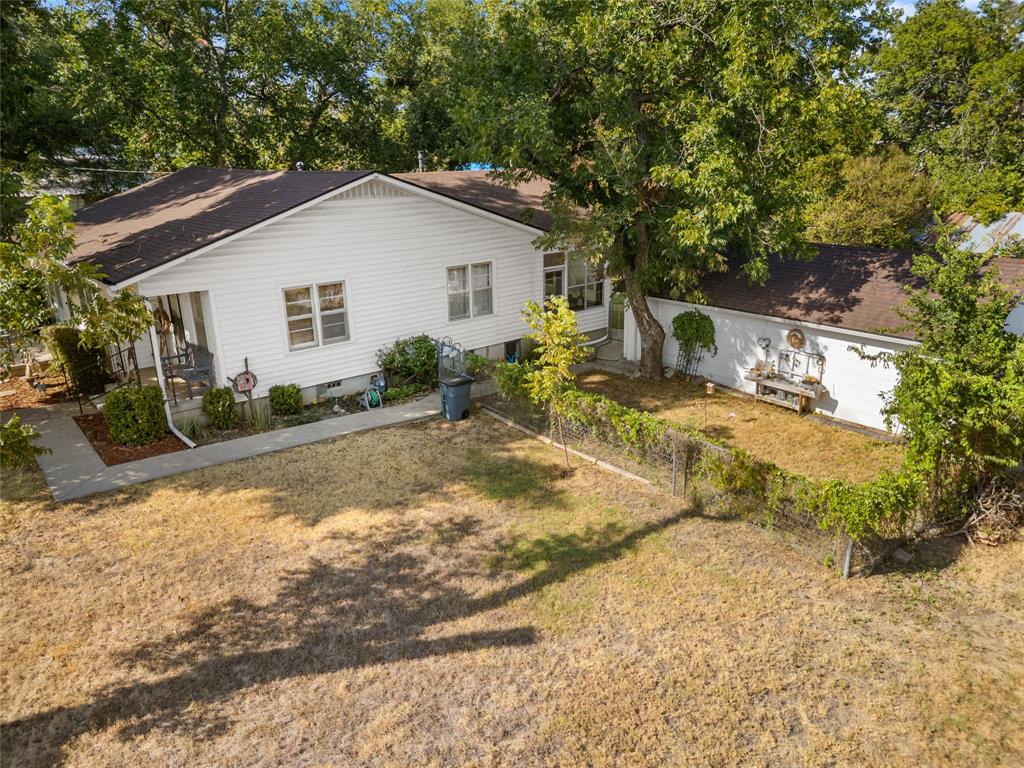 207 S Erath Property Photo 26