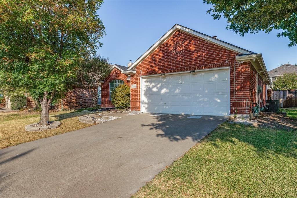 2529 Persimmon Drive Property Photo 3
