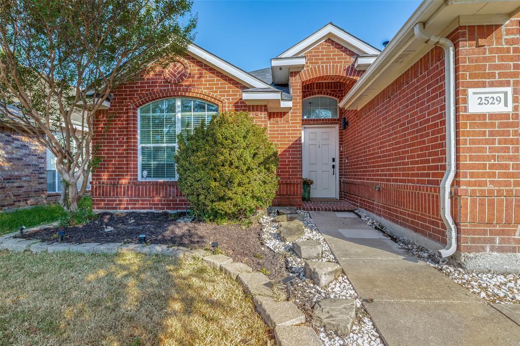 2529 Persimmon Drive Property Photo 4