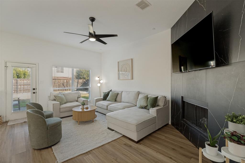 2529 Persimmon Drive Property Photo 7