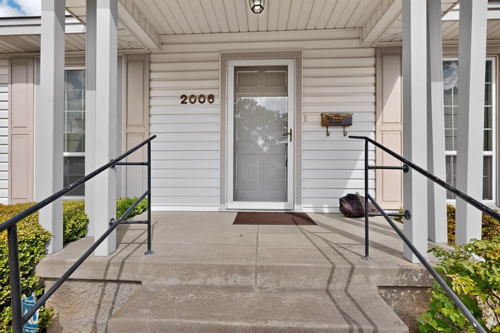 2006 S Ewing Avenue Property Photo 3