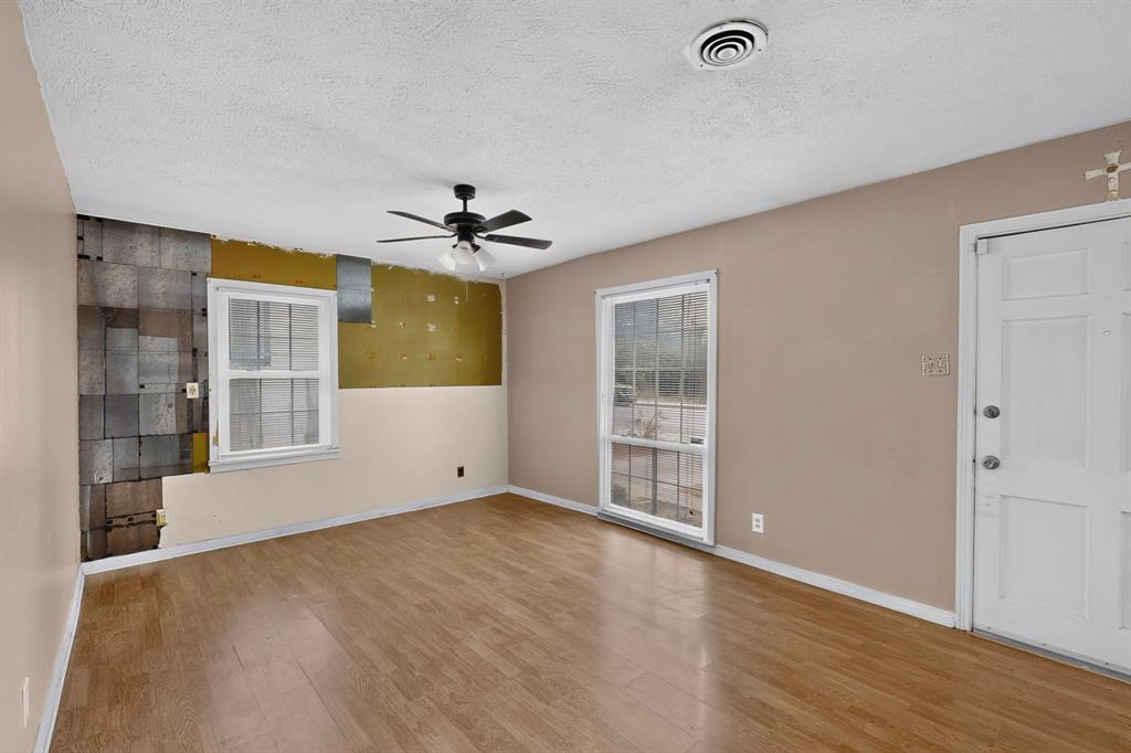 2006 S Ewing Avenue Property Photo 6