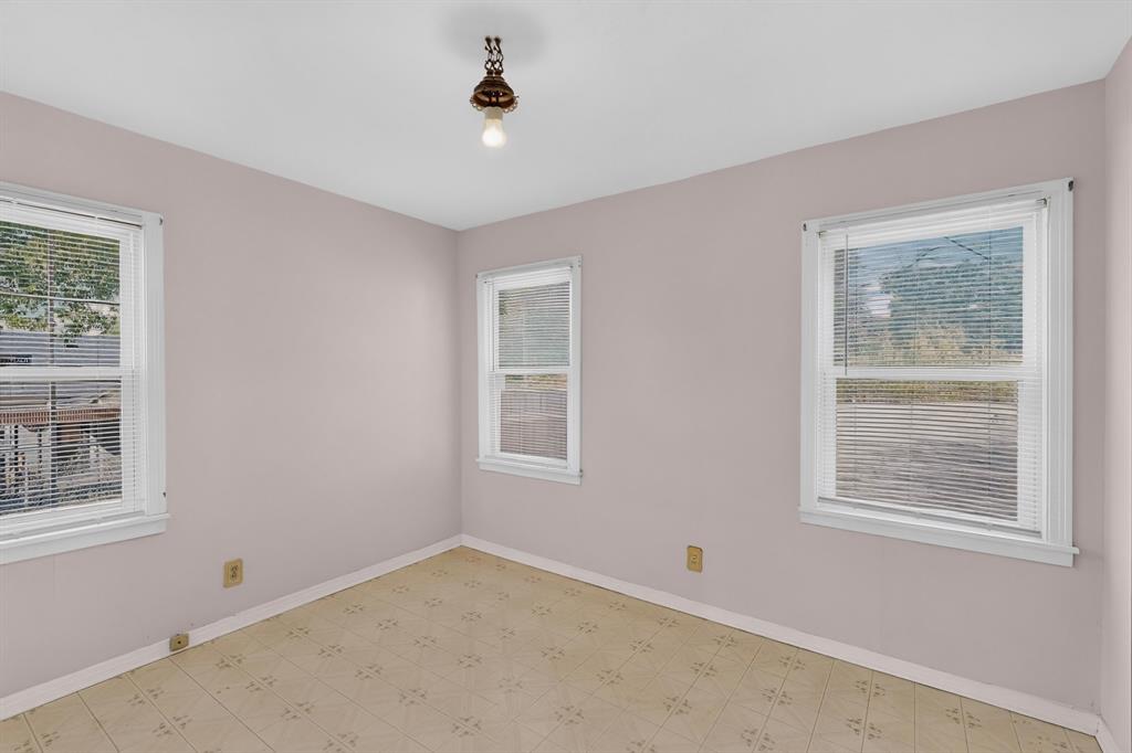 2006 S Ewing Avenue Property Photo 24