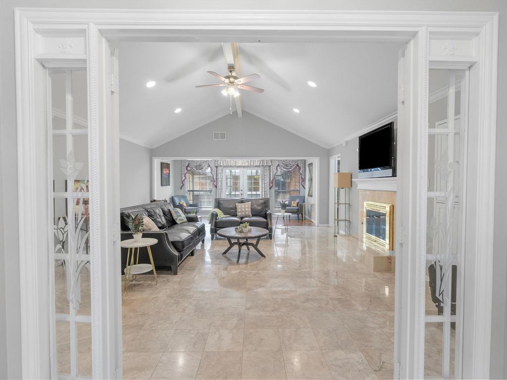 3024 Encino Drive Property Photo 6