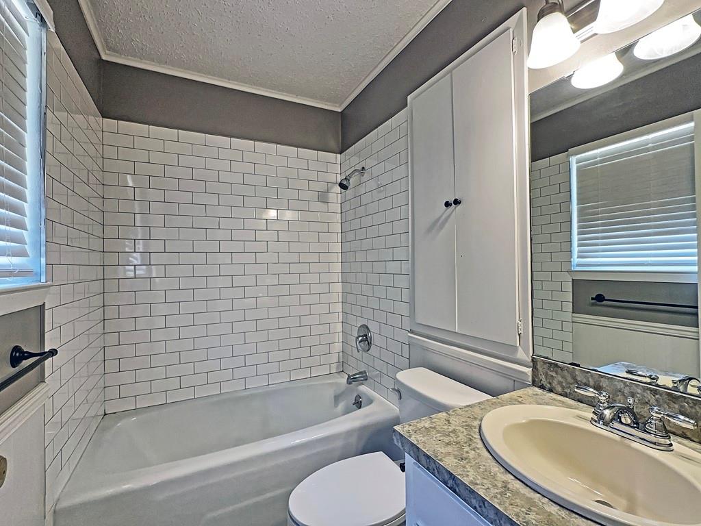 806 Humphrey Street Property Photo 8