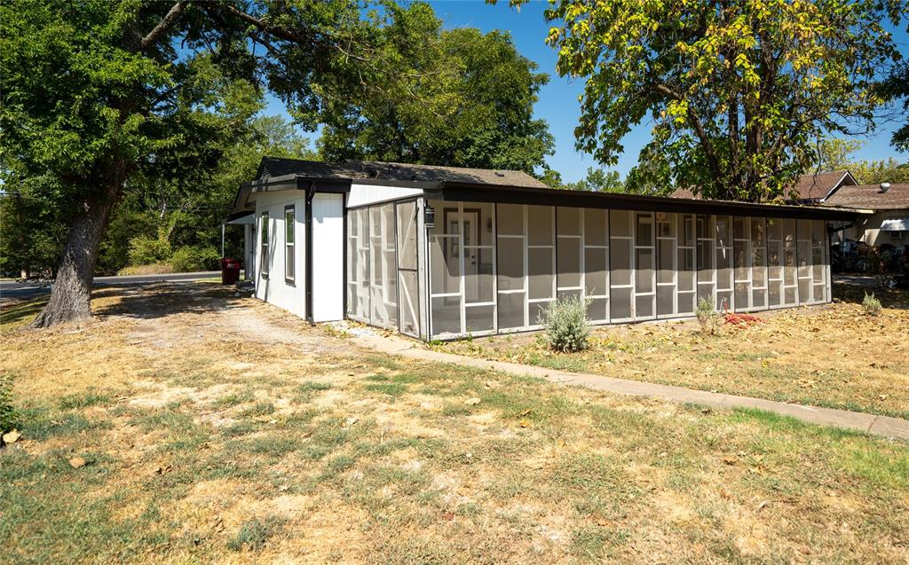 315 S Business Highway 78 Property Photo 25