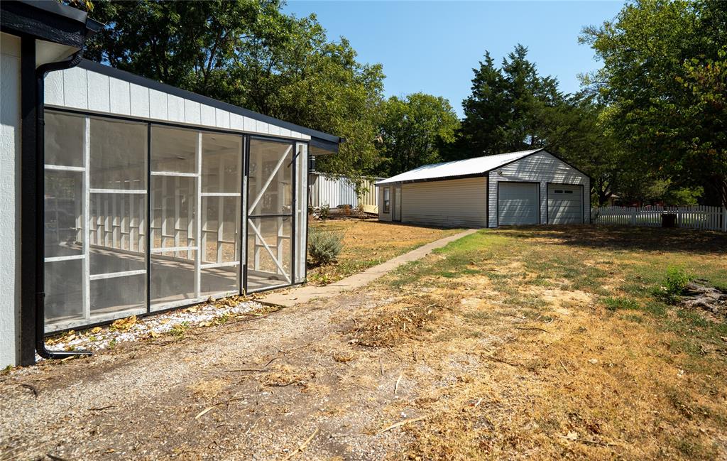 315 S Business Highway 78 Property Photo 26