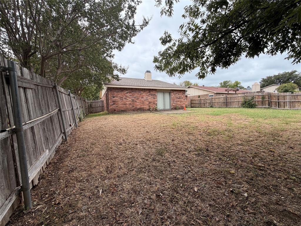 2309 Newbury Drive Property Photo 4