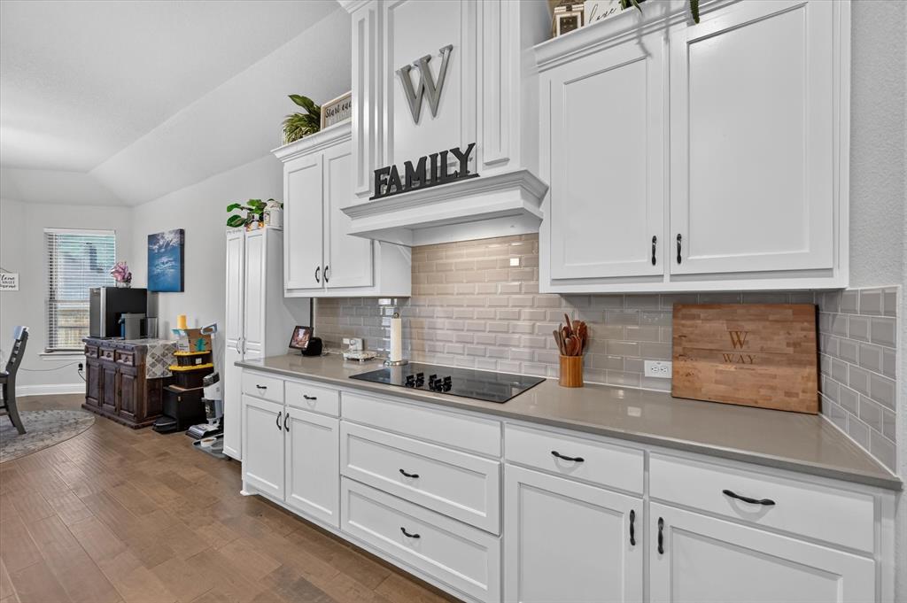 1940 Silver Falls Drive Property Photo 11