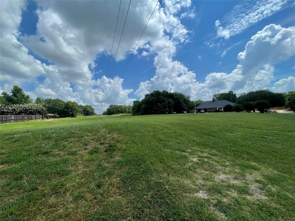 2309 Meadows Lane Property Photo 4