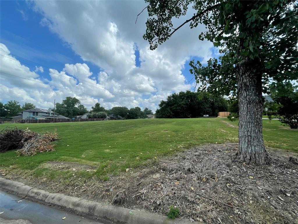 2309 Meadows Lane Property Photo 6