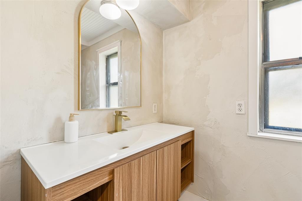 915 N Alamo Road Property Photo 13
