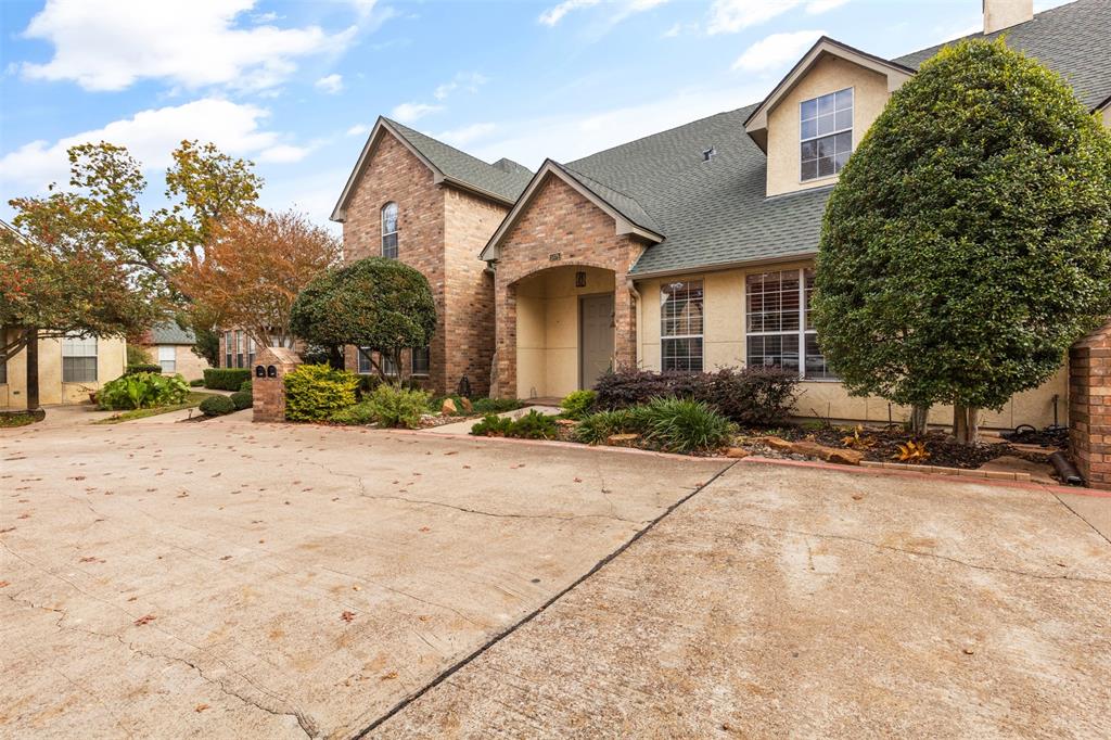 5875 Pecan Chase Property Photo 2