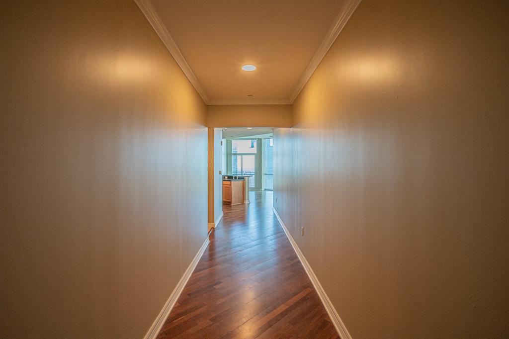 500 Throckmorton Street 2502 Property Photo 4