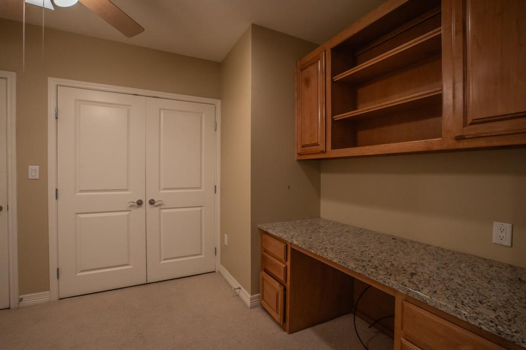 500 Throckmorton Street 2502 Property Photo 5