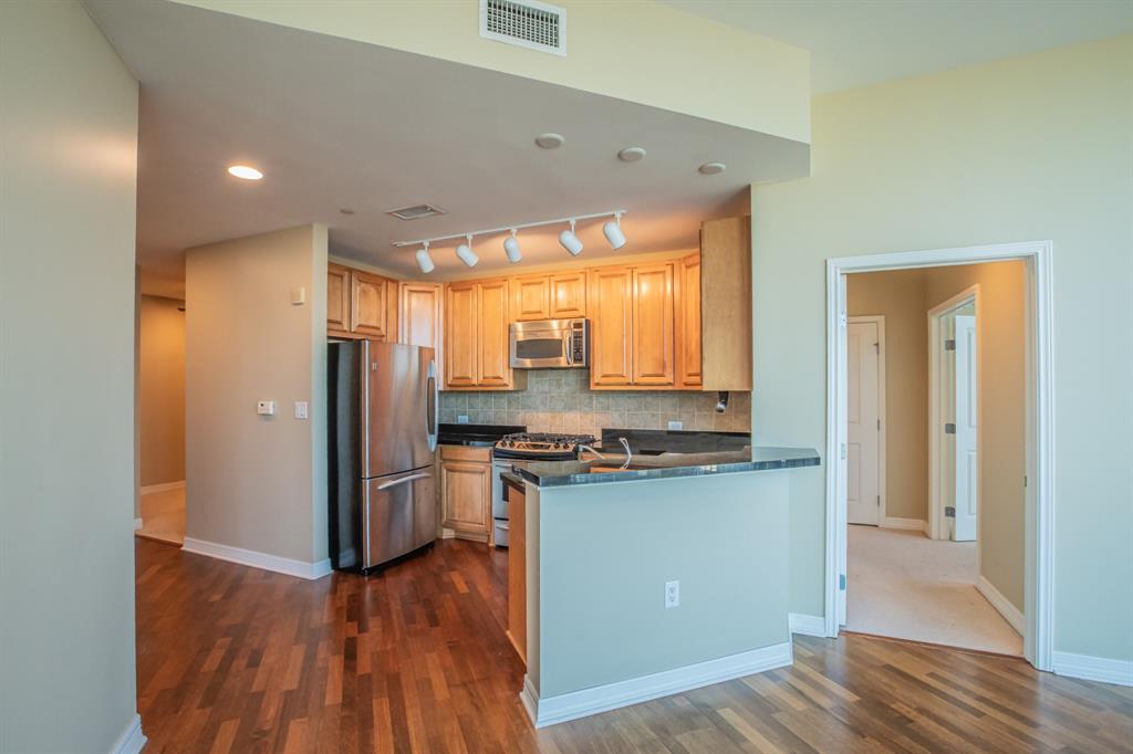 500 Throckmorton Street 2502 Property Photo 11