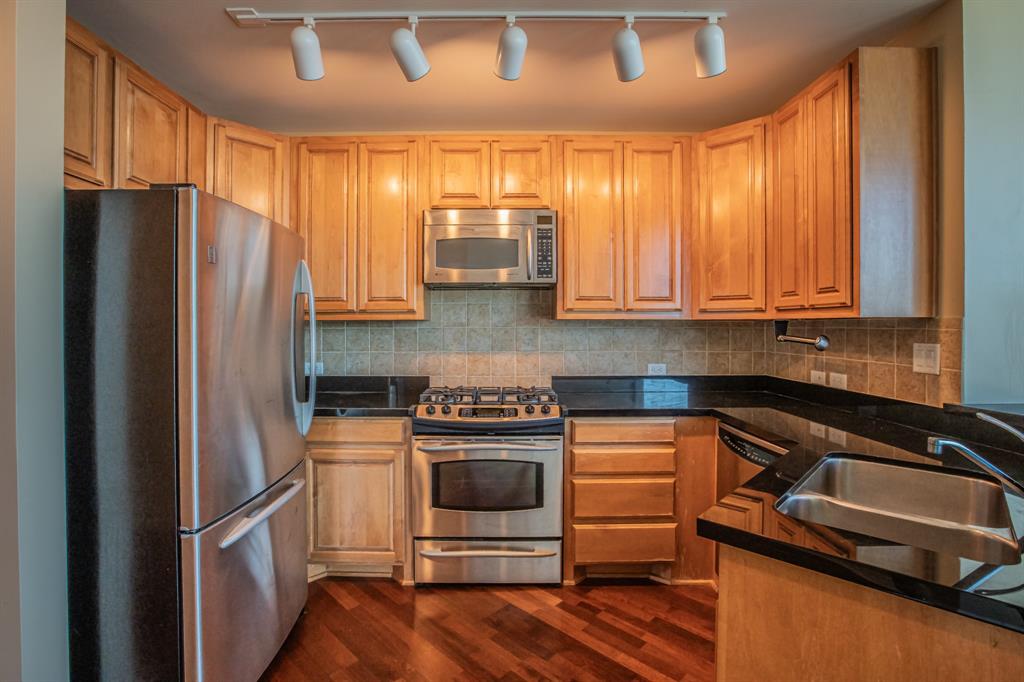 500 Throckmorton Street 2502 Property Photo 12