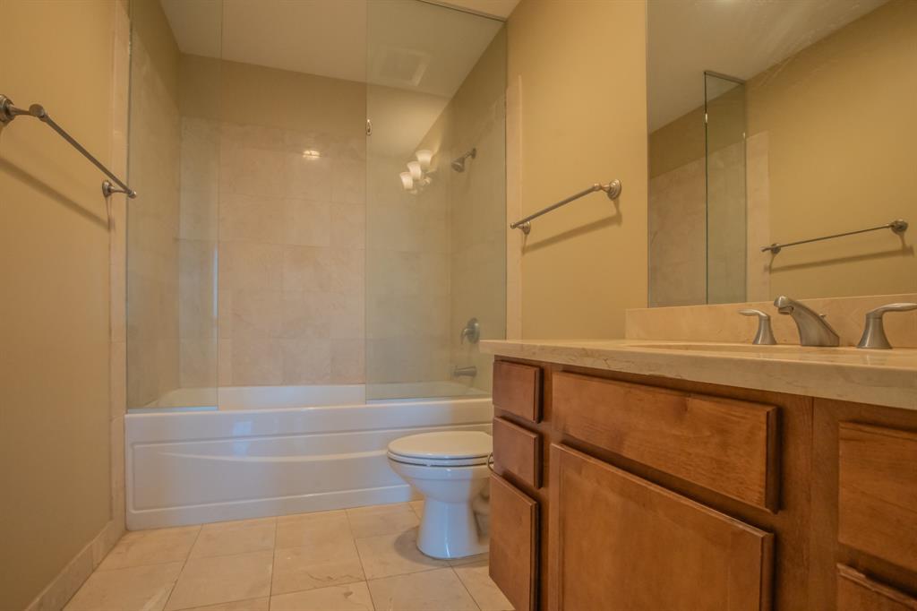 500 Throckmorton Street 2502 Property Photo 14
